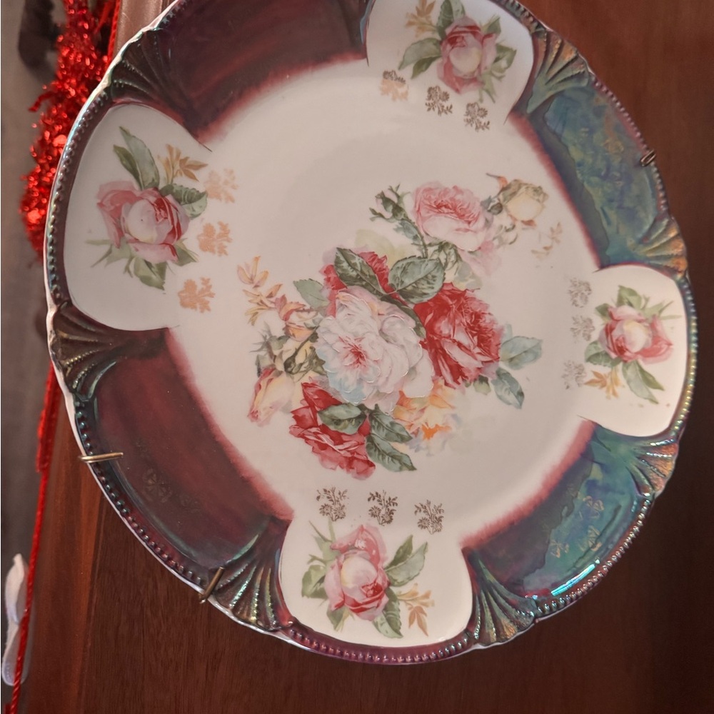 Beautiful large antique plate in perfect condition with hanger💖💁🏼‍♀️
